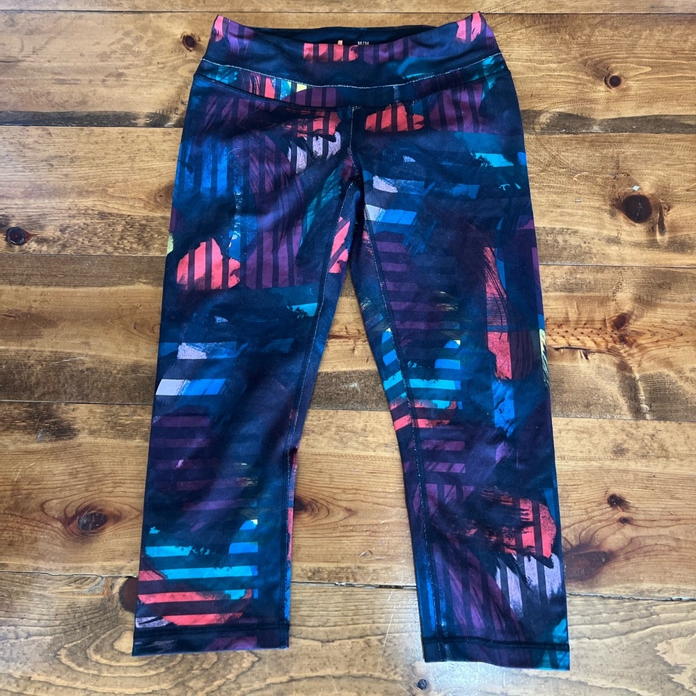 Lucy Black paint splatter print Capri size M